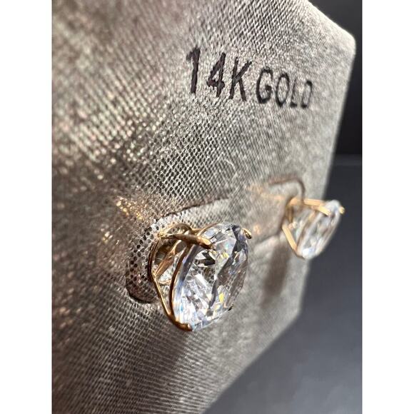 NEW 14k gold 7mm CZ stud earrings - Picture 3 of 11